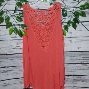 Kate & Mallory flowy crochet back tank top blouse